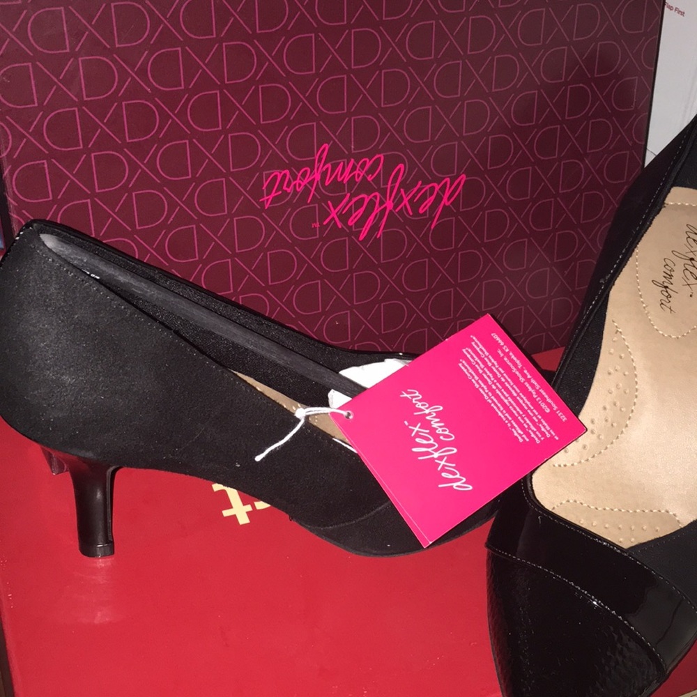 👠🌹 gorgeous black heels new with tag 1-inch heel - Picture 2 of 4